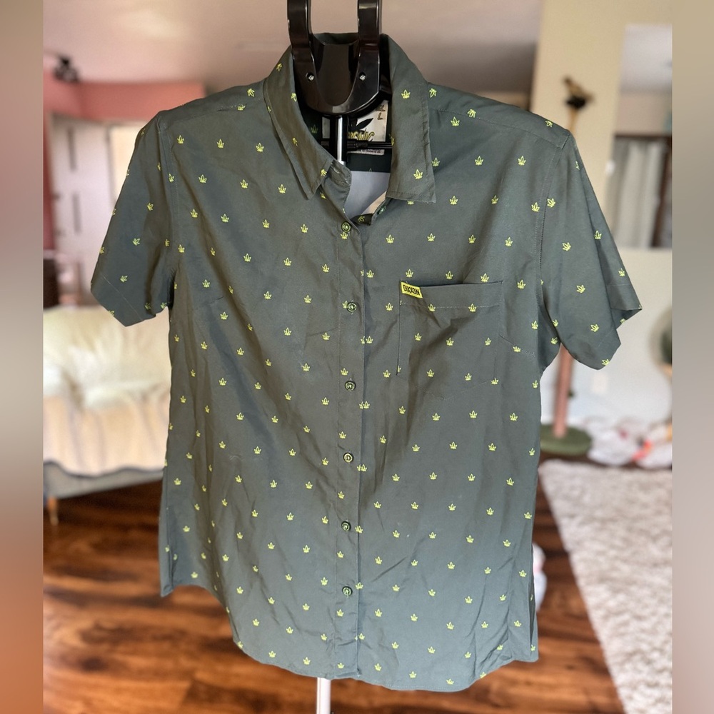 Dixxon Flannel Women’s Large Chronic Button up
